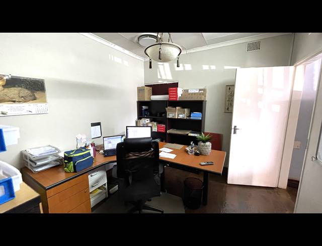 350M² MEDICAL SUITE FOR SALE IN SINOVILLE